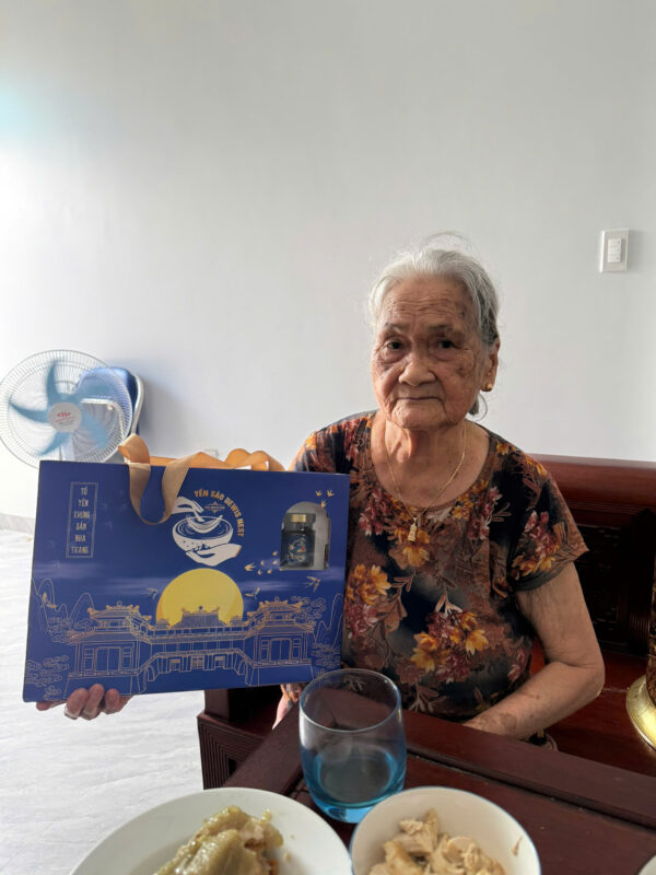 Món quà 20/10 tặng bà tặng mẹ thiết thực